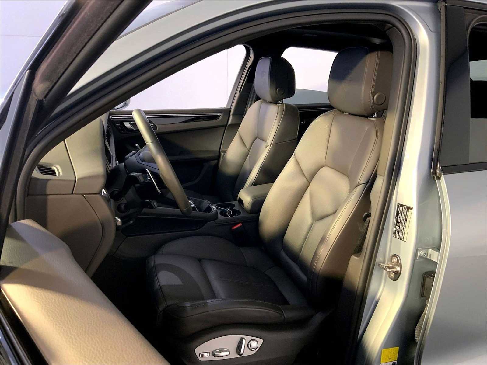 Certified 2023 Porsche Macan image 5