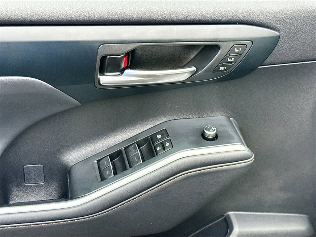 Used 2023 Toyota Highlander Bronze Edition image 19