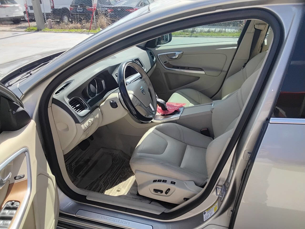 Used 2016 Volvo S60 T5 Inscription Platinum image 7