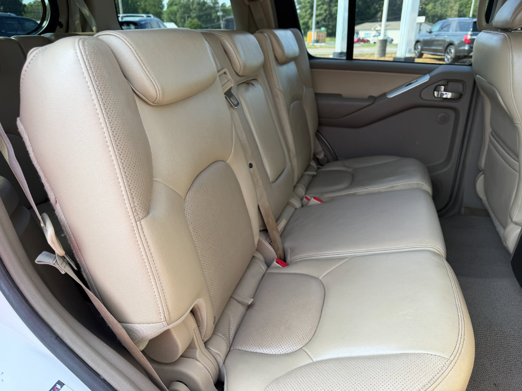 Used 2011 Nissan Pathfinder Silver w/ Protection Pkg AWD/4WD image 13