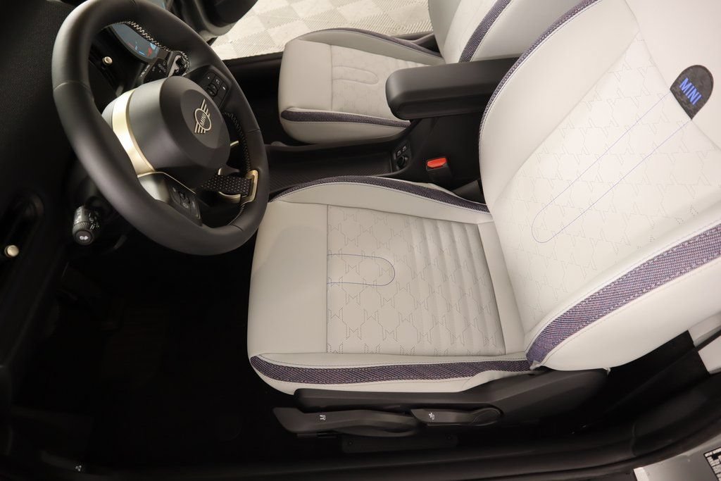 New 2025 MINI Cooper 2-Door Hardtop FWD image 12