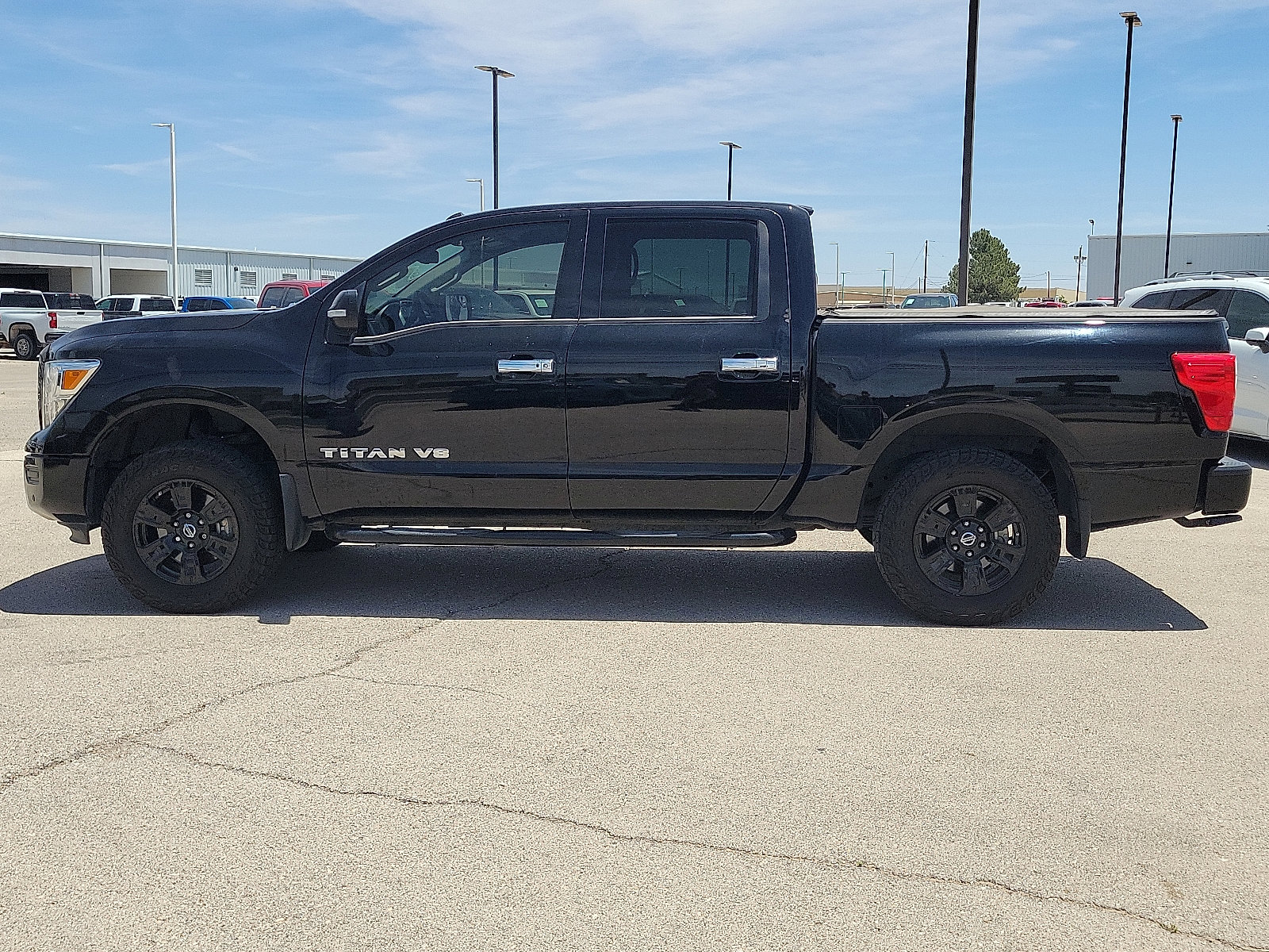 Used 2020 Nissan Titan SV w/ SV Convenience Package image 2