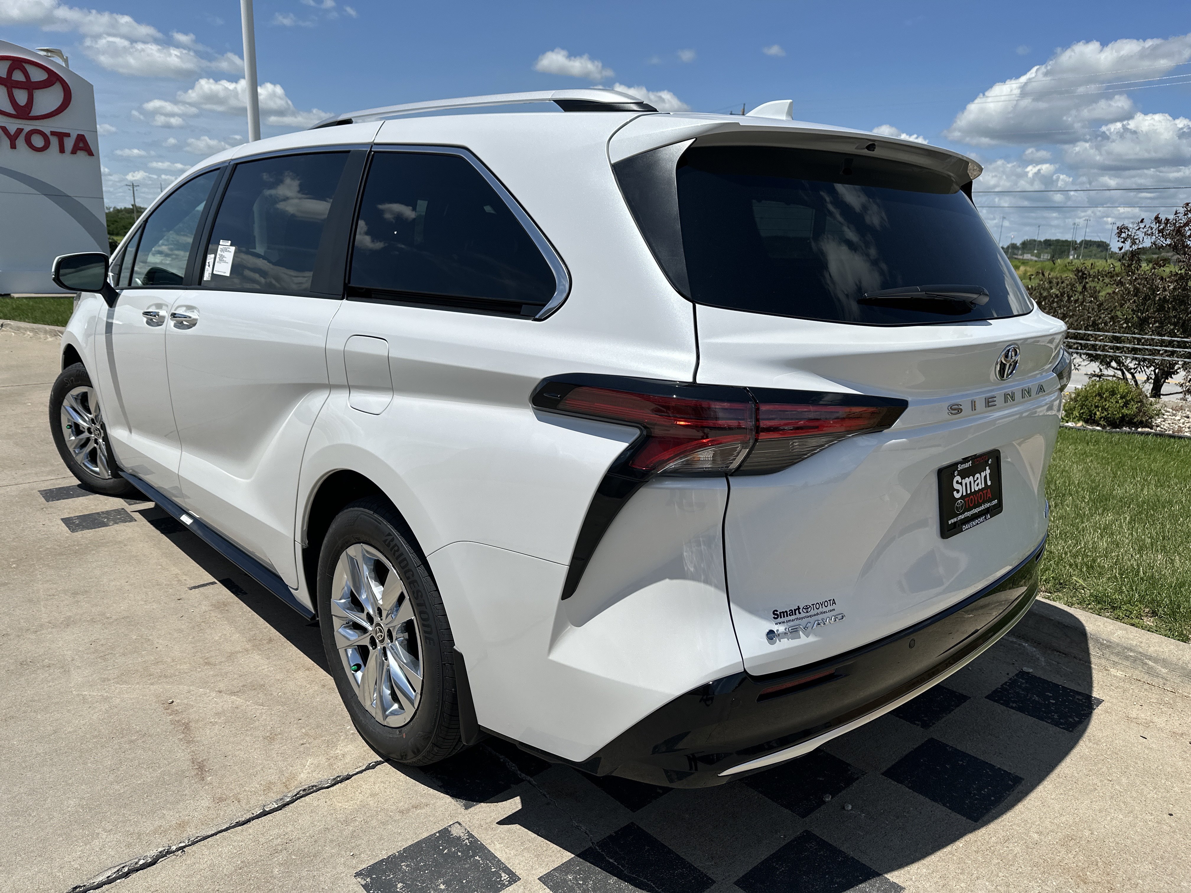 New 2026 Toyota Sienna Limited AWD/4WD image 4