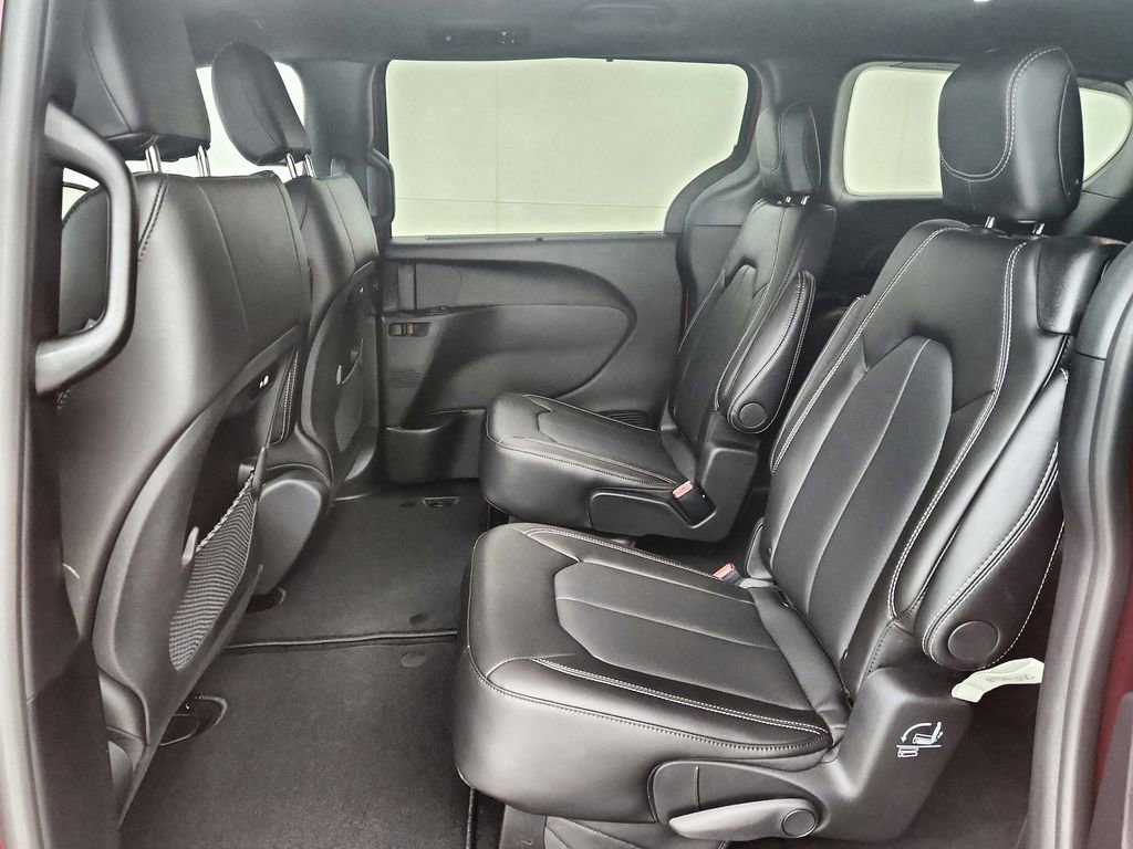 New 2026 Chrysler Pacifica Select image 30