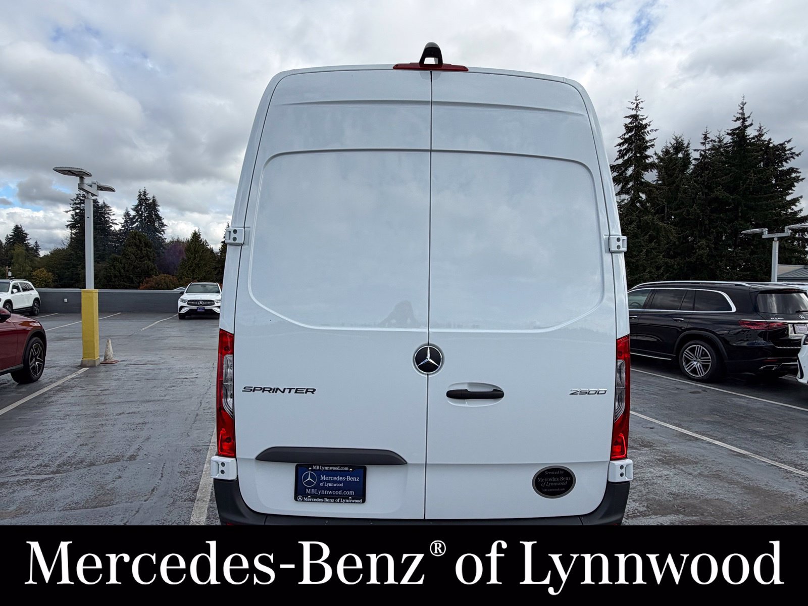 Used 2025 Mercedes-Benz Sprinter 2500 image 7