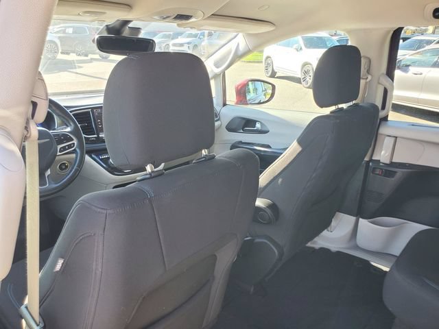 Used 2021 Chrysler Pacifica Touring w/ Cold Weather Group FWD image 25