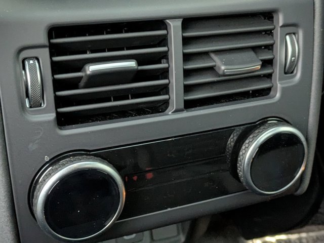 Used 2025 Land Rover Discovery Dynamic SE image 18