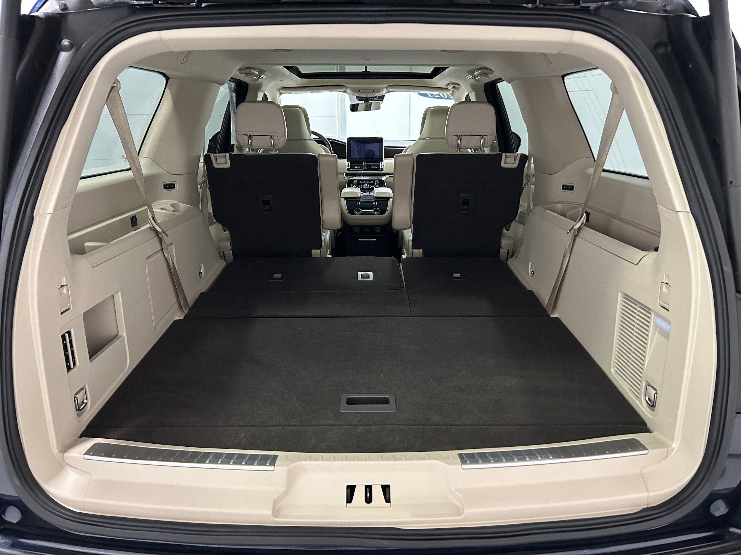 Used 2021 Lincoln Navigator L Reserve w/ Luxury Package image 34