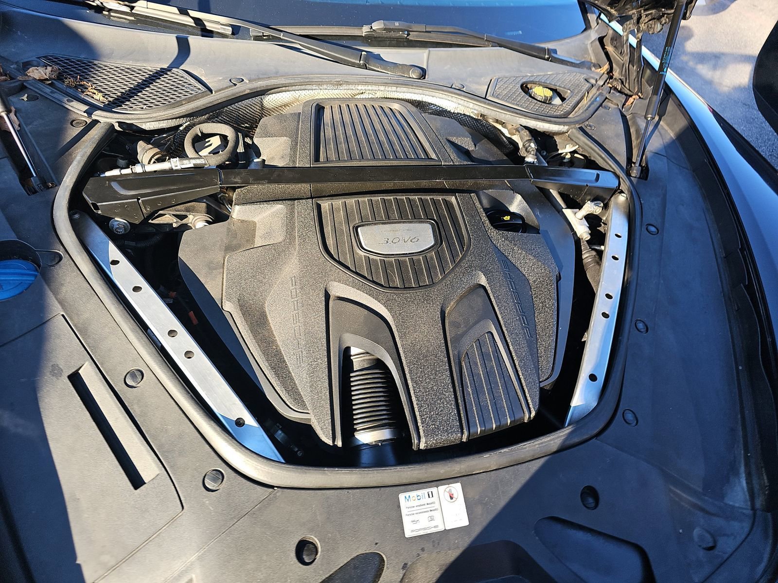 Used 2018 Porsche Panamera 4 image 20