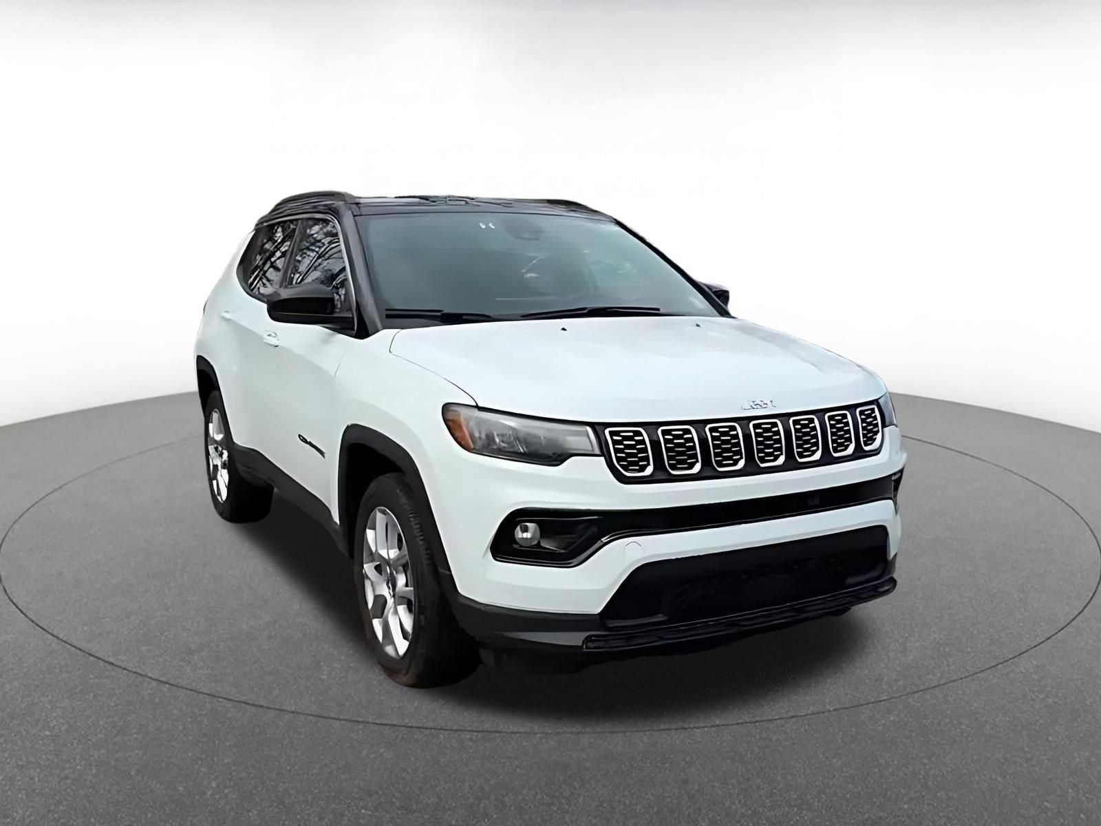 Used 2025 Jeep Compass Limited image 3