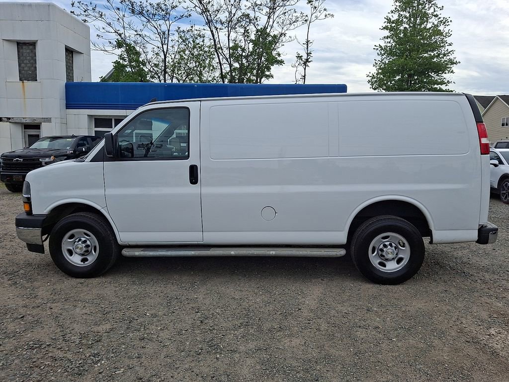 Used 2022 Chevrolet Express 2500 w/ Driver Convenience Package RWD image 4
