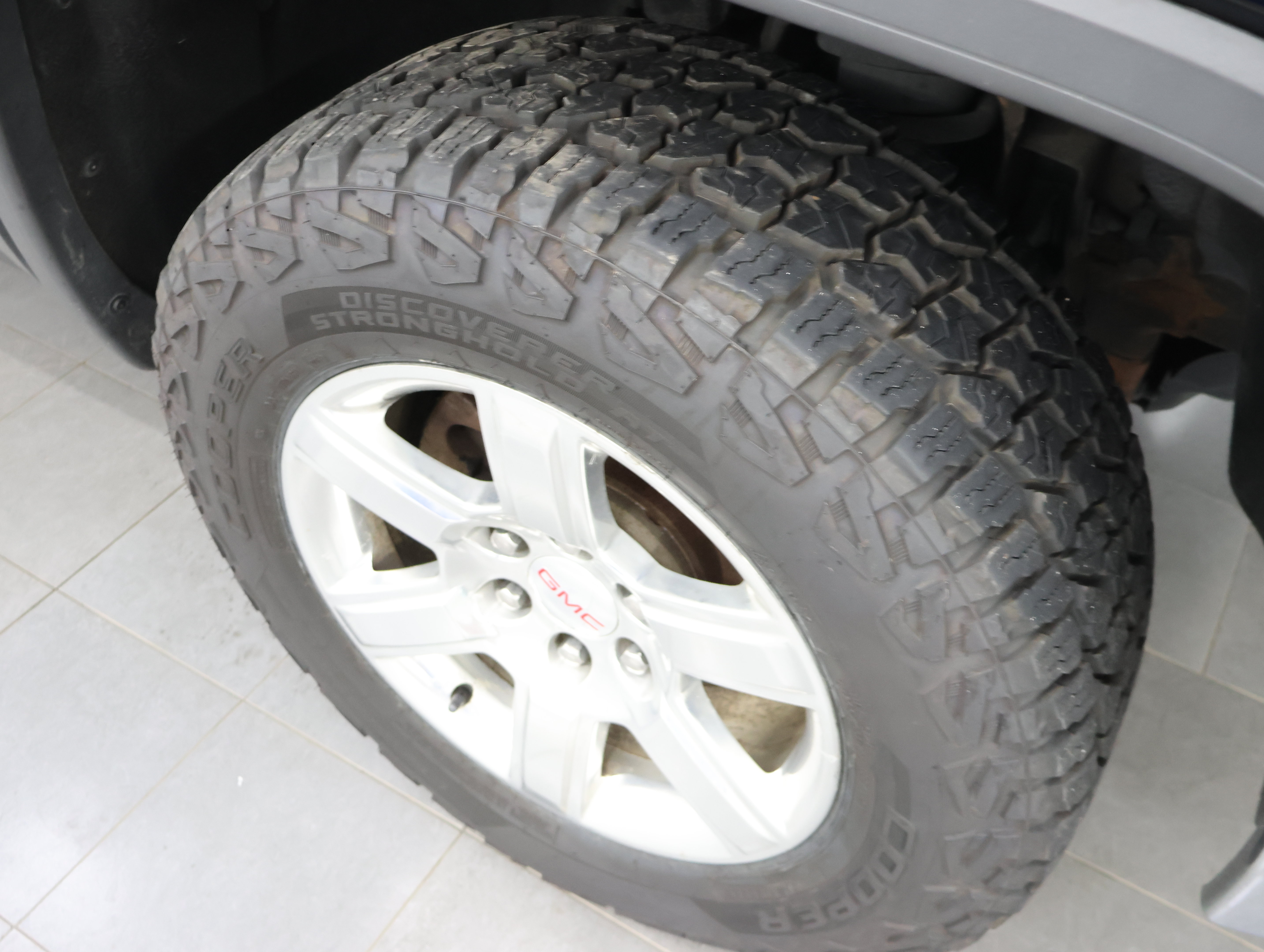 Used 2017 GMC Sierra 1500 SLT w/ Suspension Package, Off-Road AWD/4WD image 3