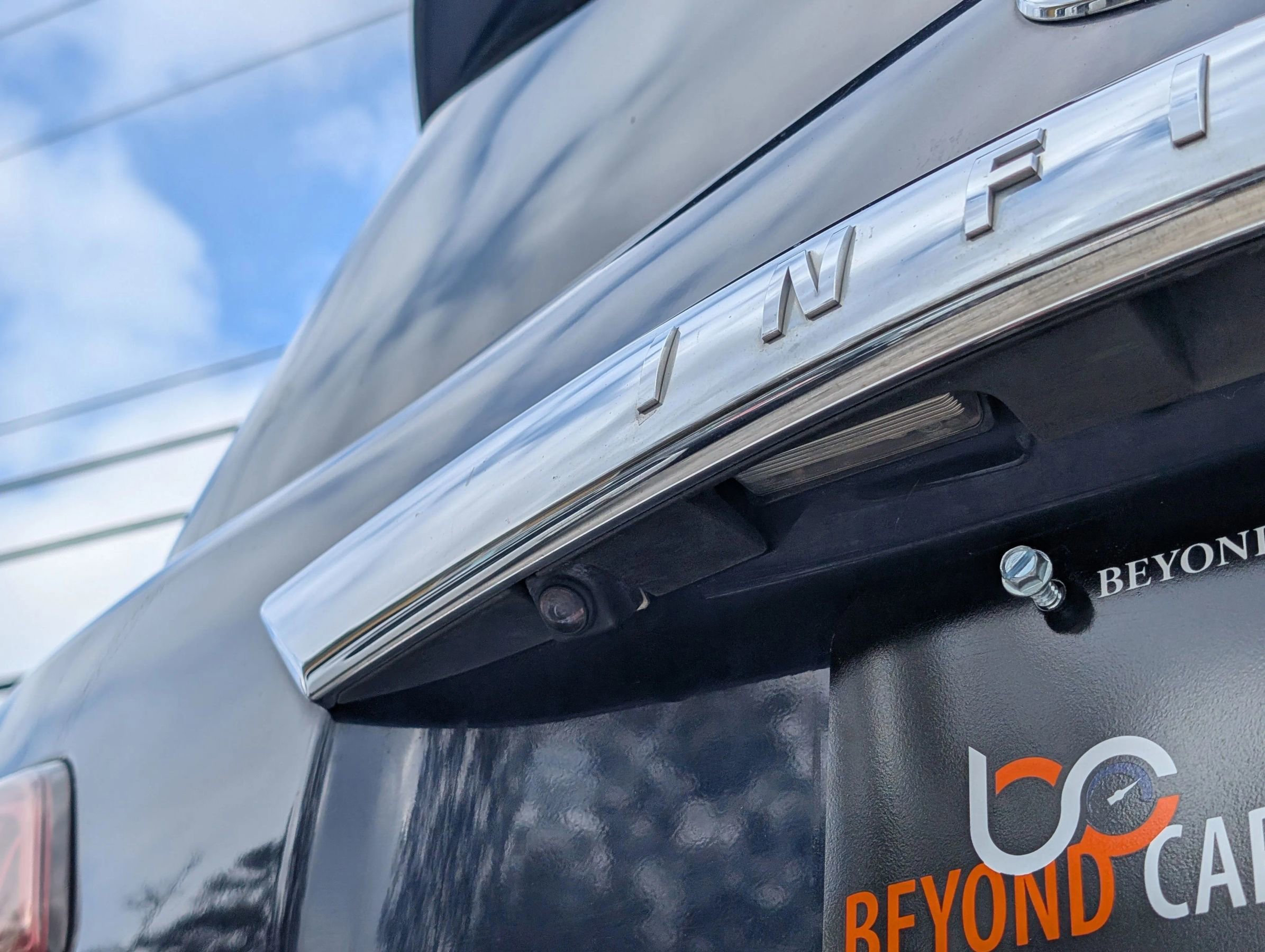 Used 2016 INFINITI QX80 Sport Utility 4D w/ Driver's Assistance Package image 8