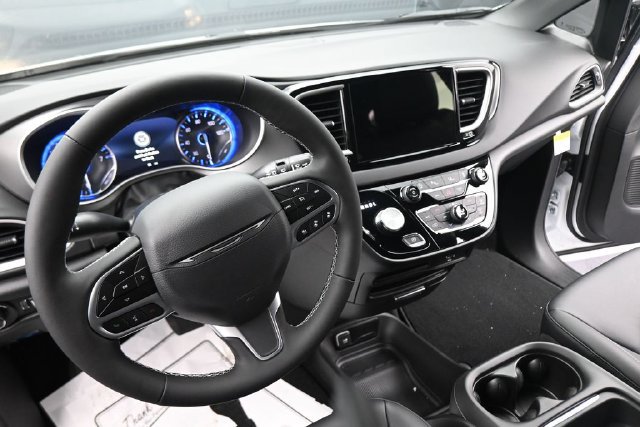 New 2027 Chrysler Pacifica LX FWD image 24