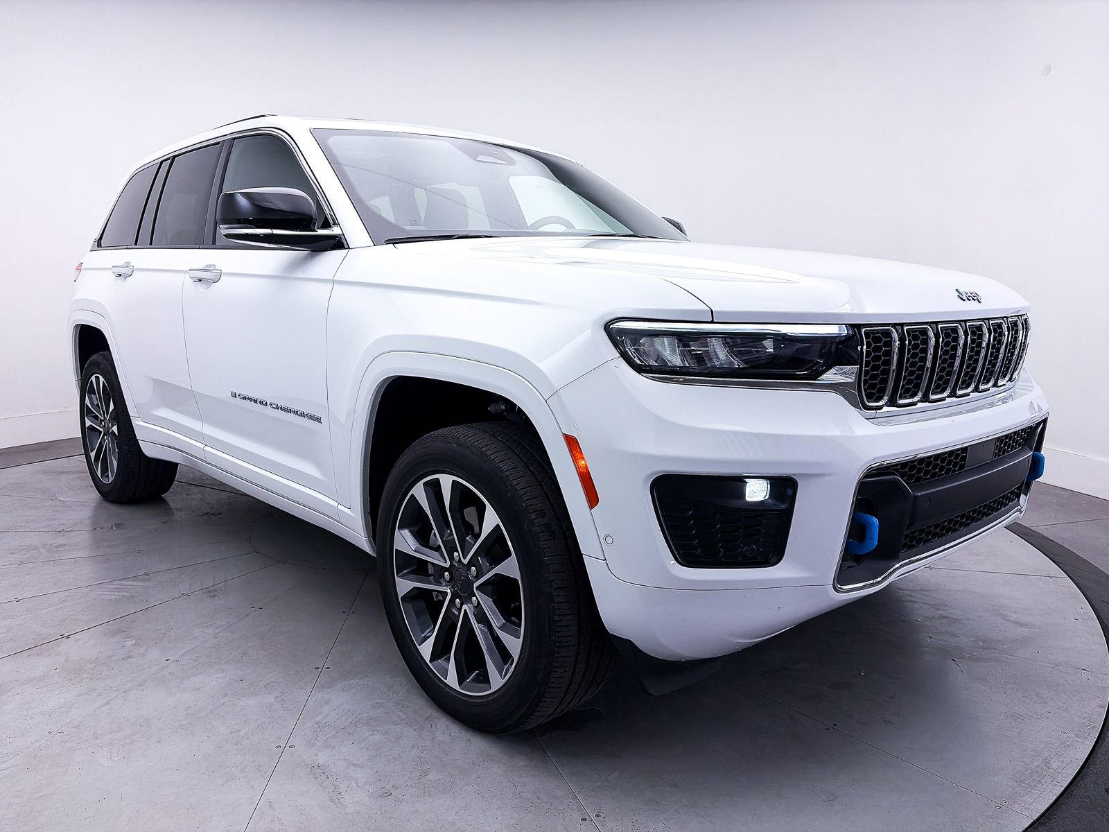 Used 2022 Jeep Grand Cherokee Overland w/ Luxury Tech Group IV AWD/4WD image 13