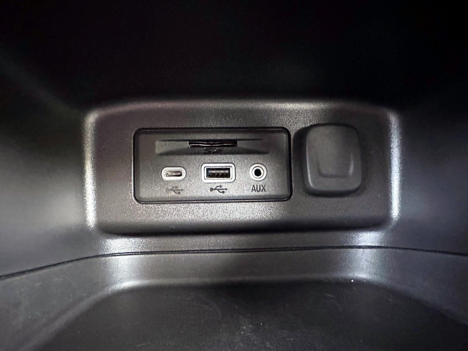 Used 2023 Chevrolet Equinox LT AWD/4WD image 24