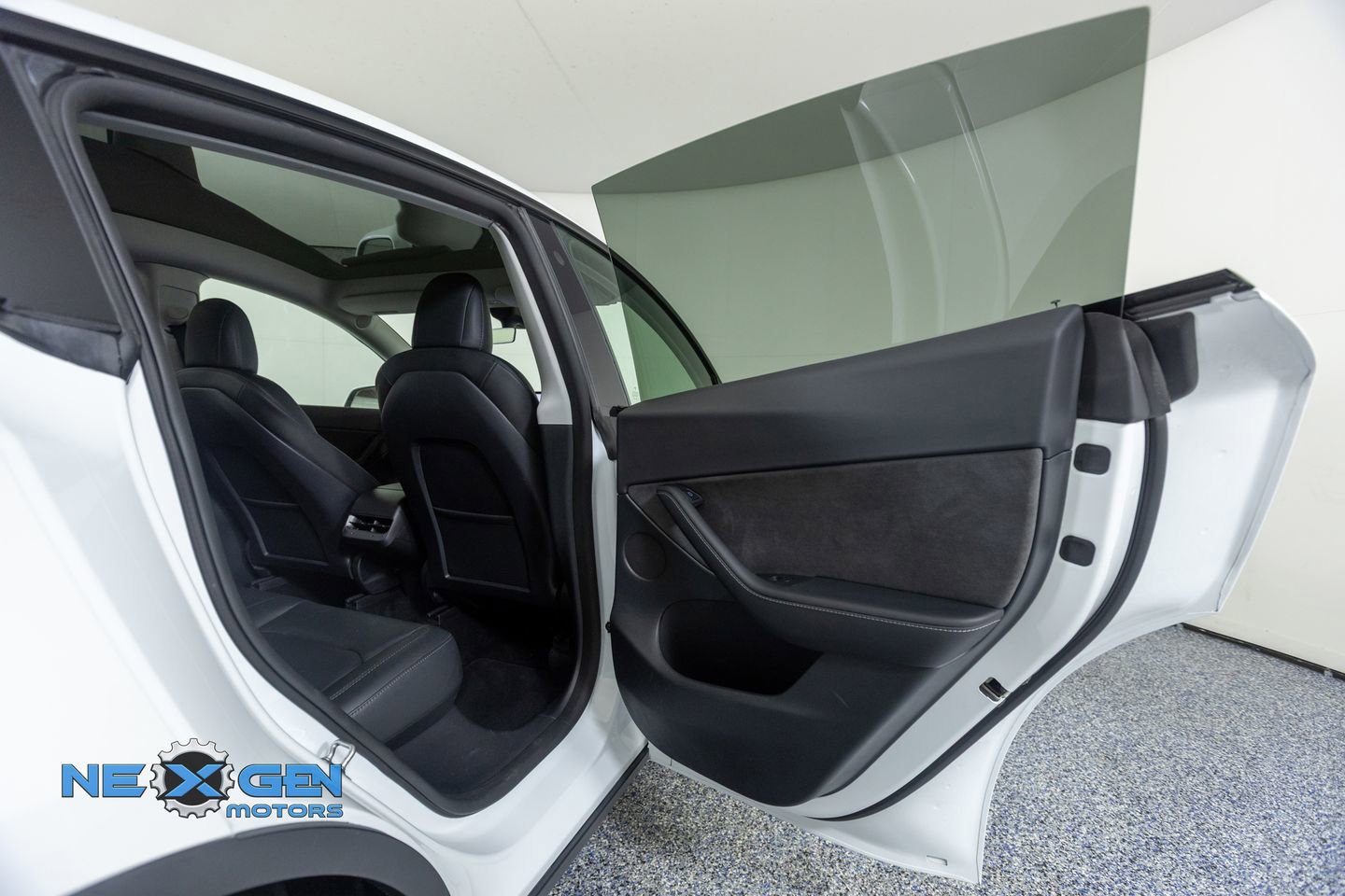 Used 2022 Tesla Model Y Performance AWD/4WD image 32
