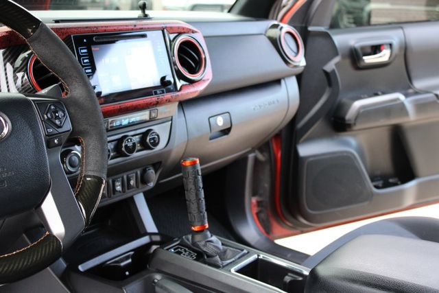 Used 2016 Toyota Tacoma TRD Off-Road w/ Premium & Technology Package AWD/4WD image 16