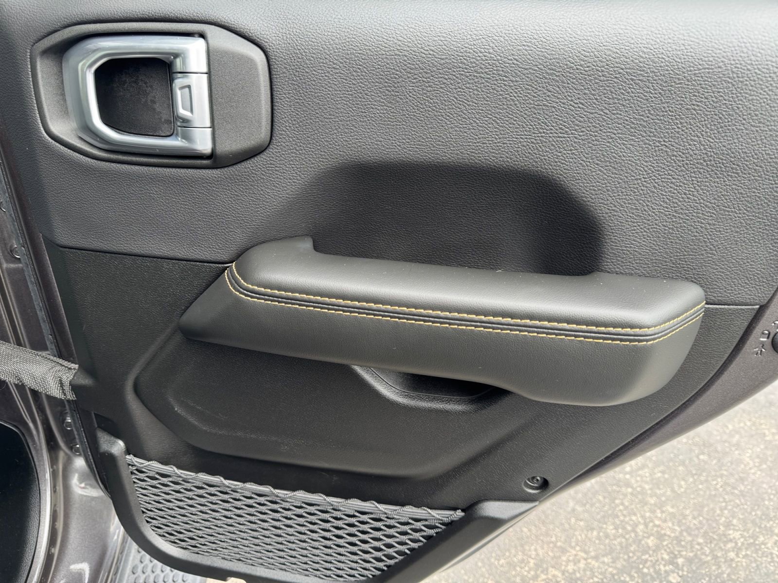 Used 2024 Jeep Wrangler Sahara w/ Technology Group AWD/4WD image 17