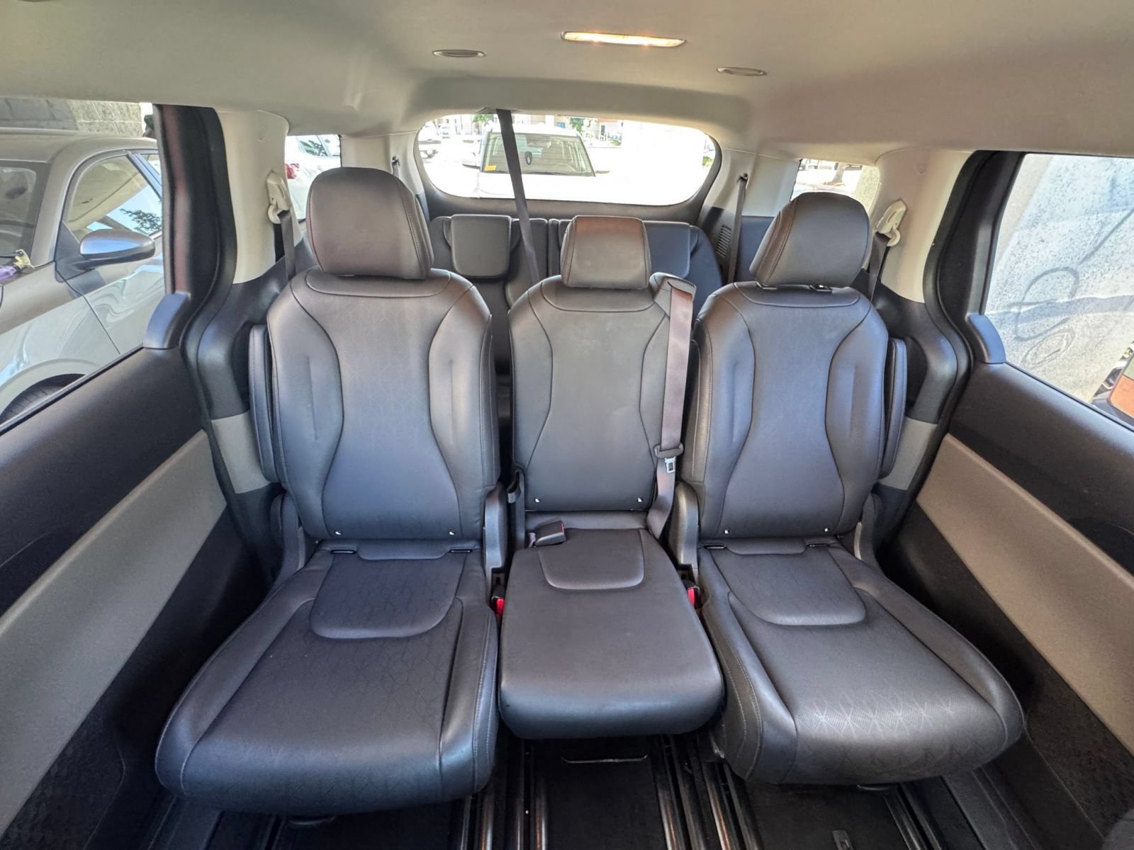 Used 2026 Kia Carnival FWD image 40