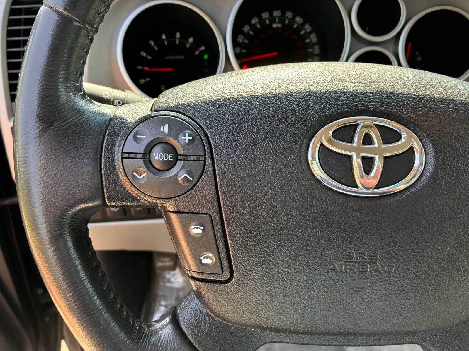 Used 2010 Toyota Sequoia Limited AWD/4WD image 18