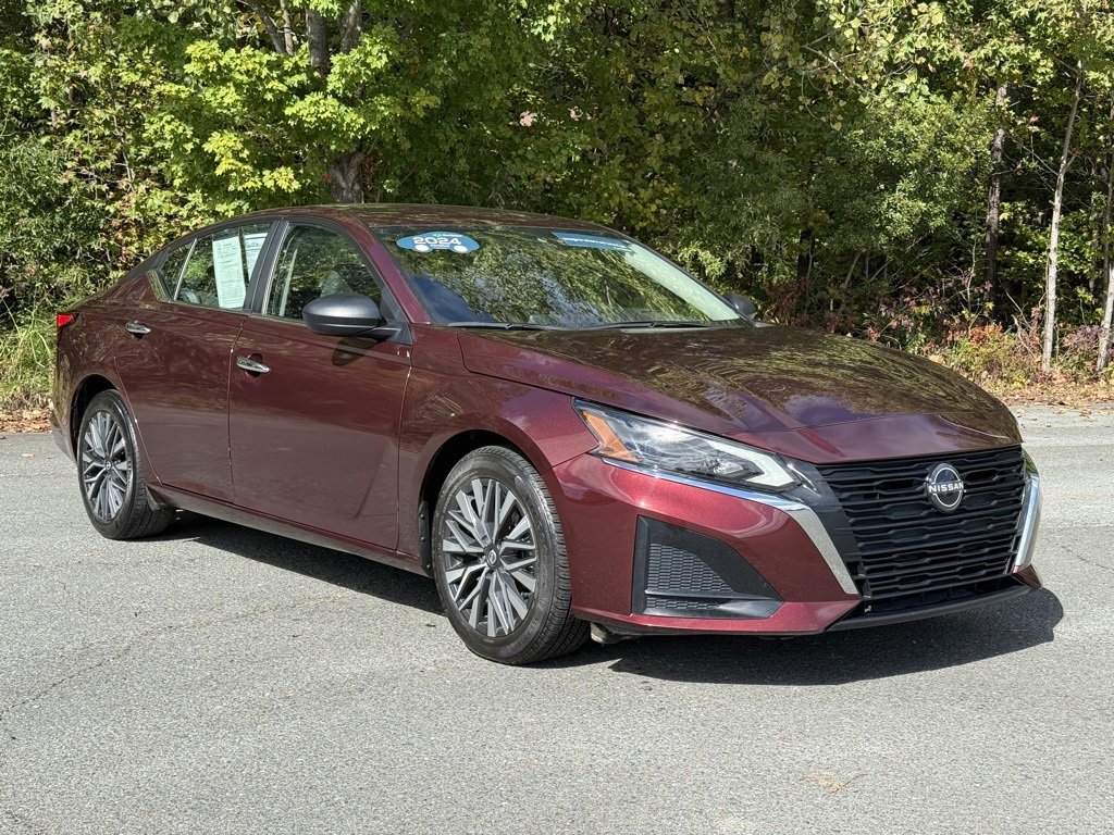 Used 2024 Nissan Altima 2.5 SV image 3
