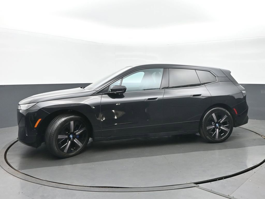 Used 2023 BMW iX xDrive50 w/ Sport Package AWD/4WD image 6