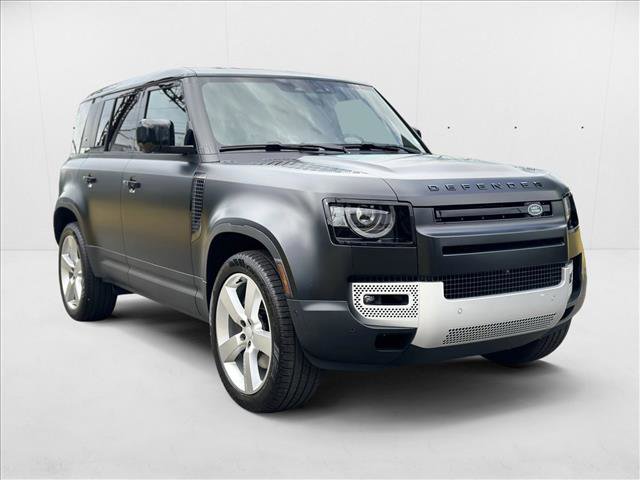 New 2024 Land Rover Defender 110 SE image 3