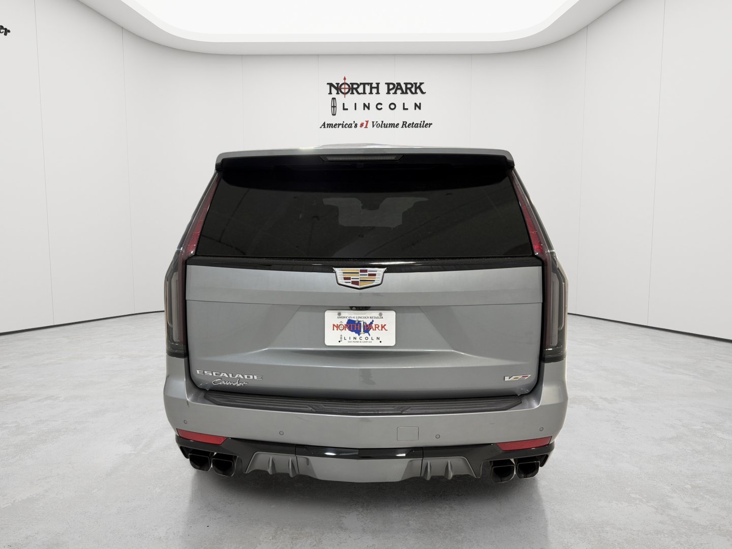 Used 2023 Cadillac Escalade ESV V AWD/4WD image 4