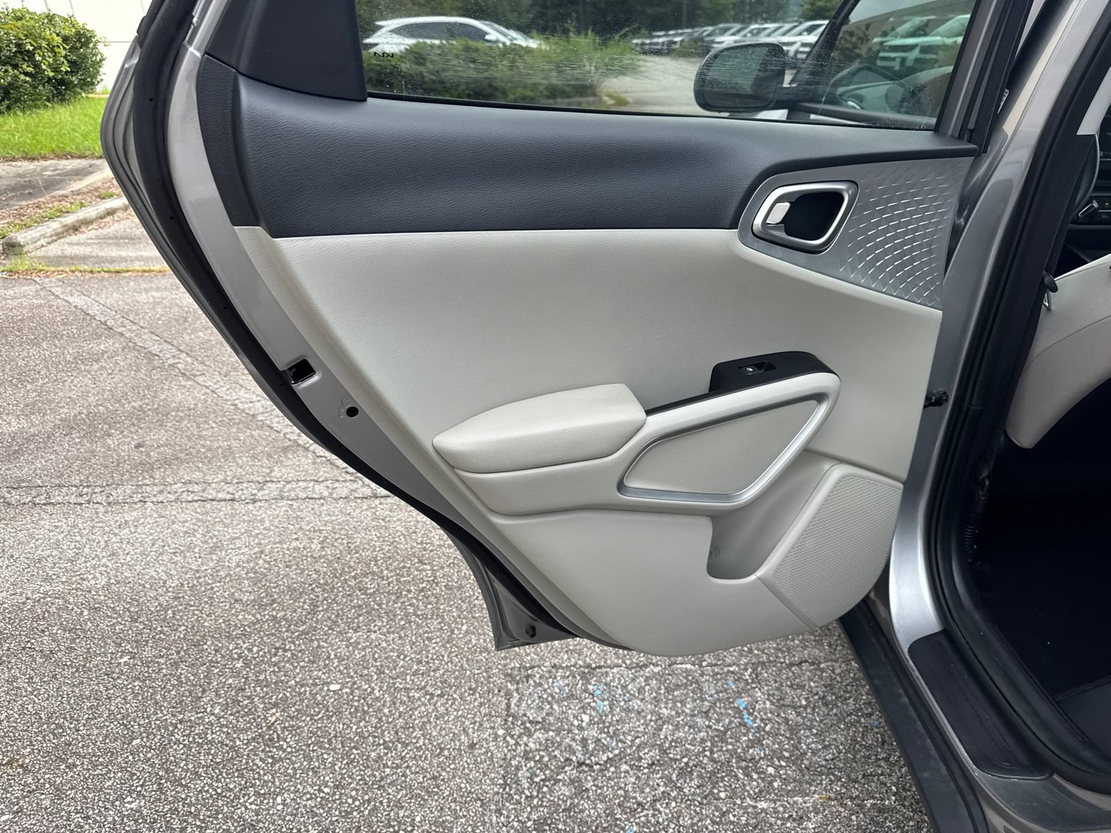 Used 2025 Kia Soul LX w/ LX Technology Package FWD image 21
