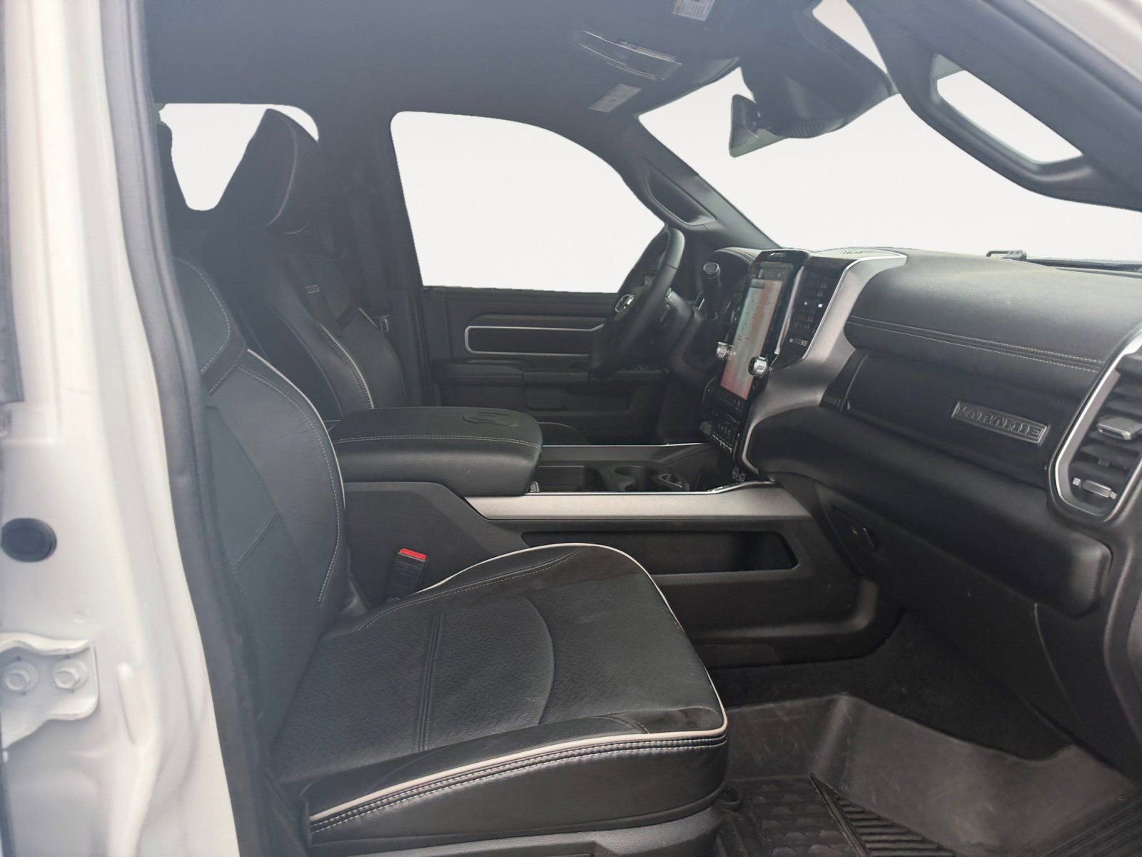 Used 2025 RAM 2500 Laramie w/ Night Edition image 15