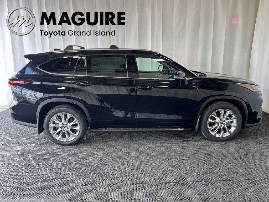 New 2026 Toyota Highlander Limited AWD/4WD image 2
