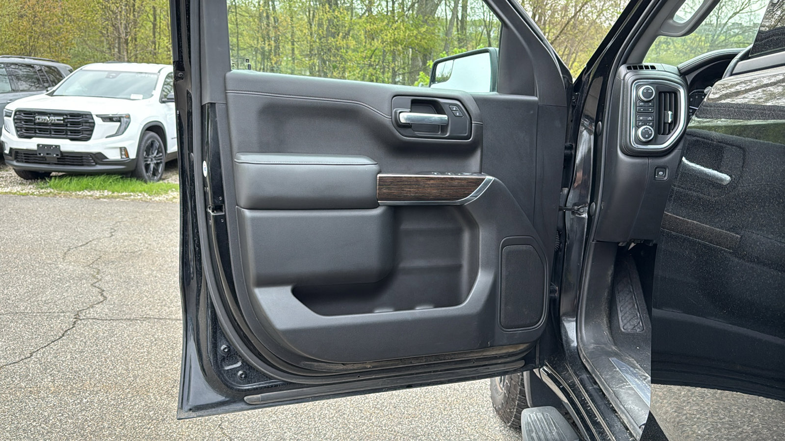 Used 2020 GMC Sierra 1500 Elevation w/ Elevation Value Package AWD/4WD image 12