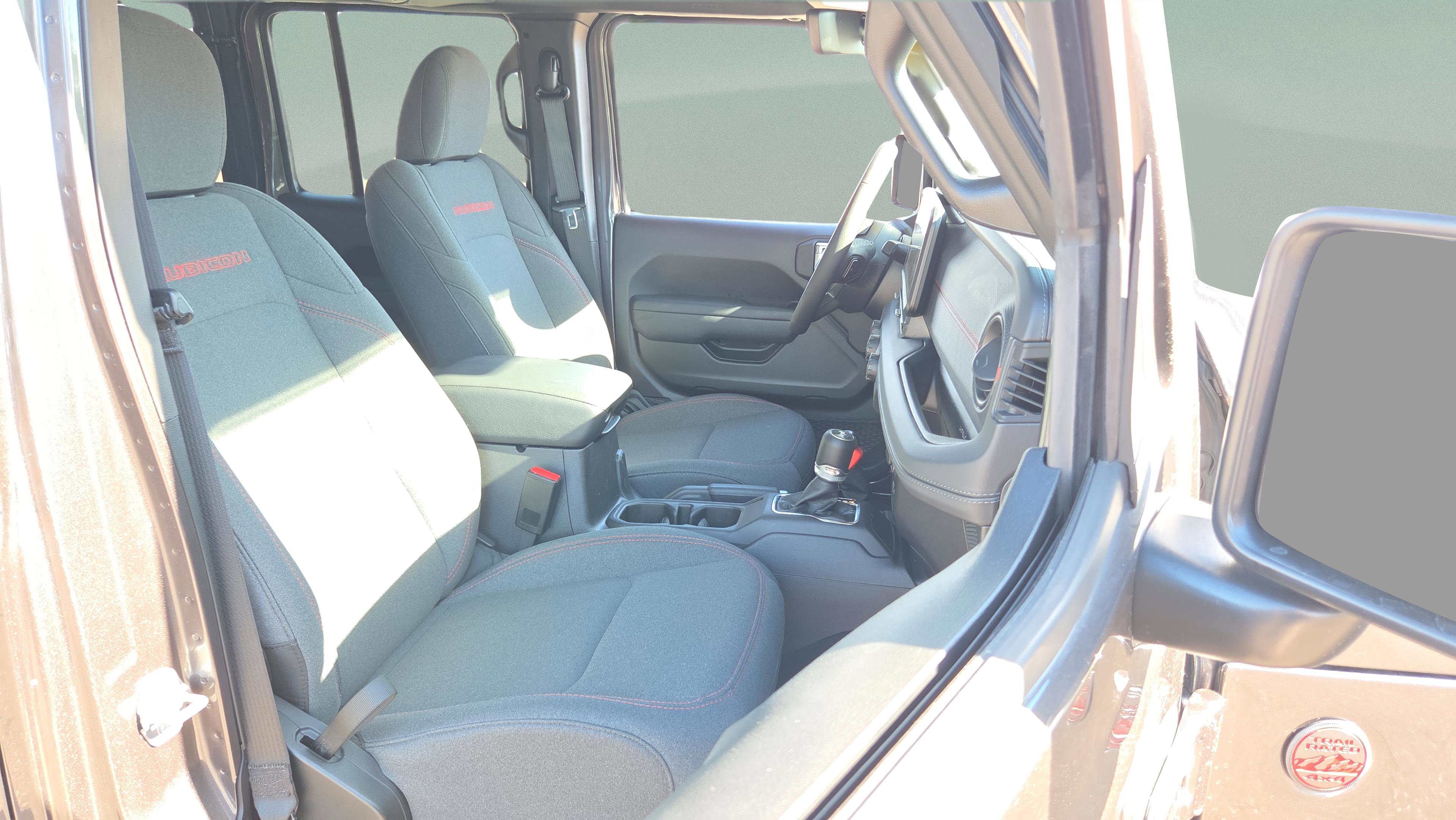 Used 2025 Jeep Wrangler Unlimited Rubicon w/ Technology Group image 27