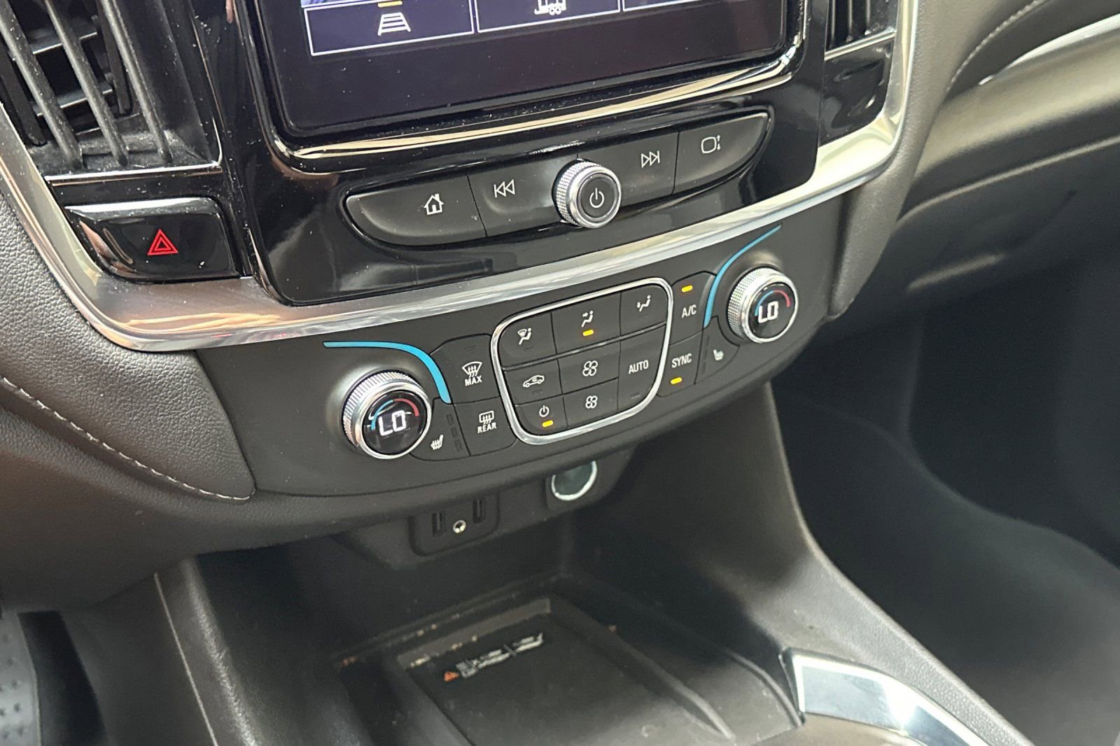 Used 2023 Chevrolet Traverse LT image 28
