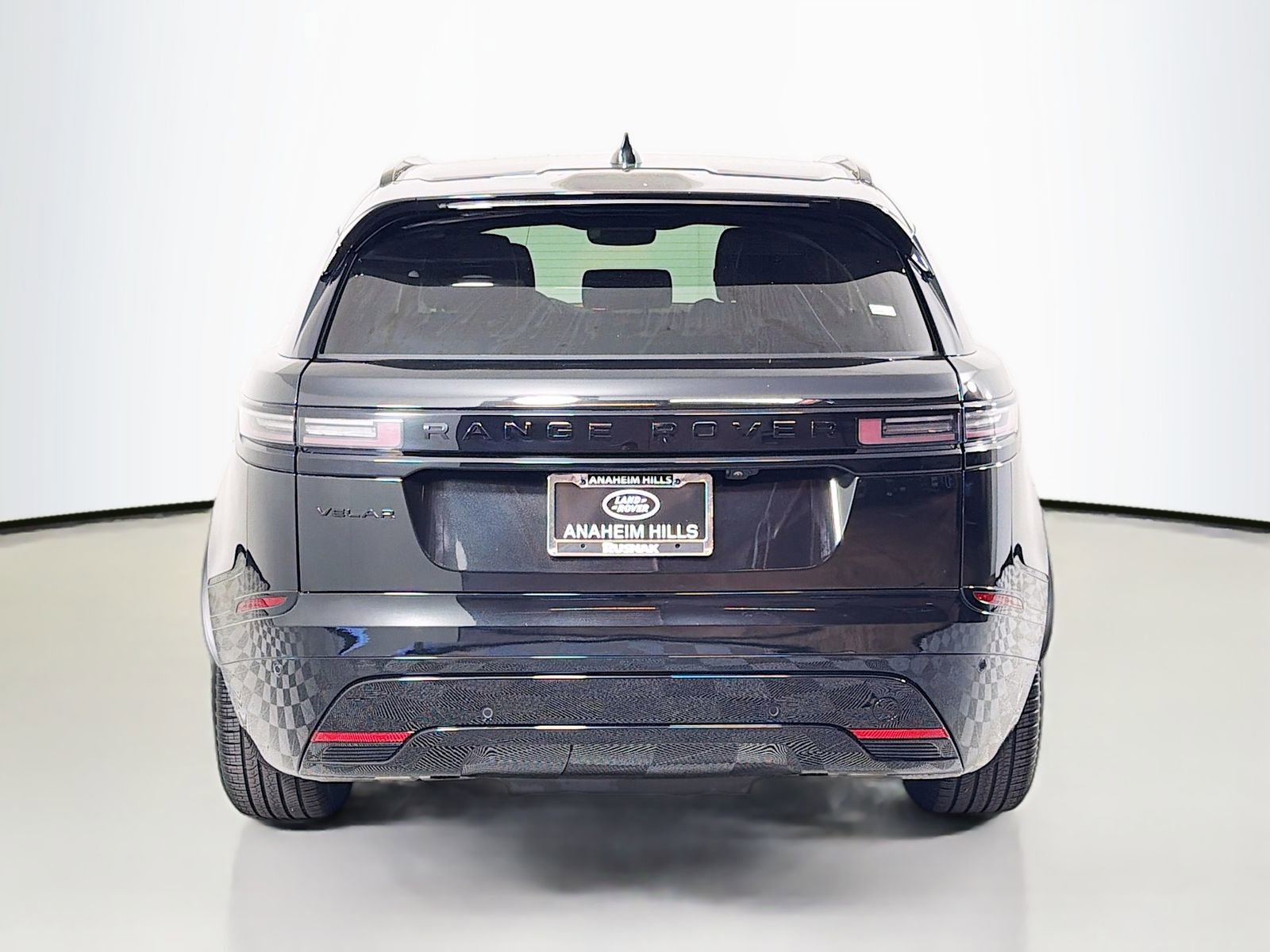 Certified 2025 Land Rover Range Rover Velar Dynamic SE AWD/4WD image 4