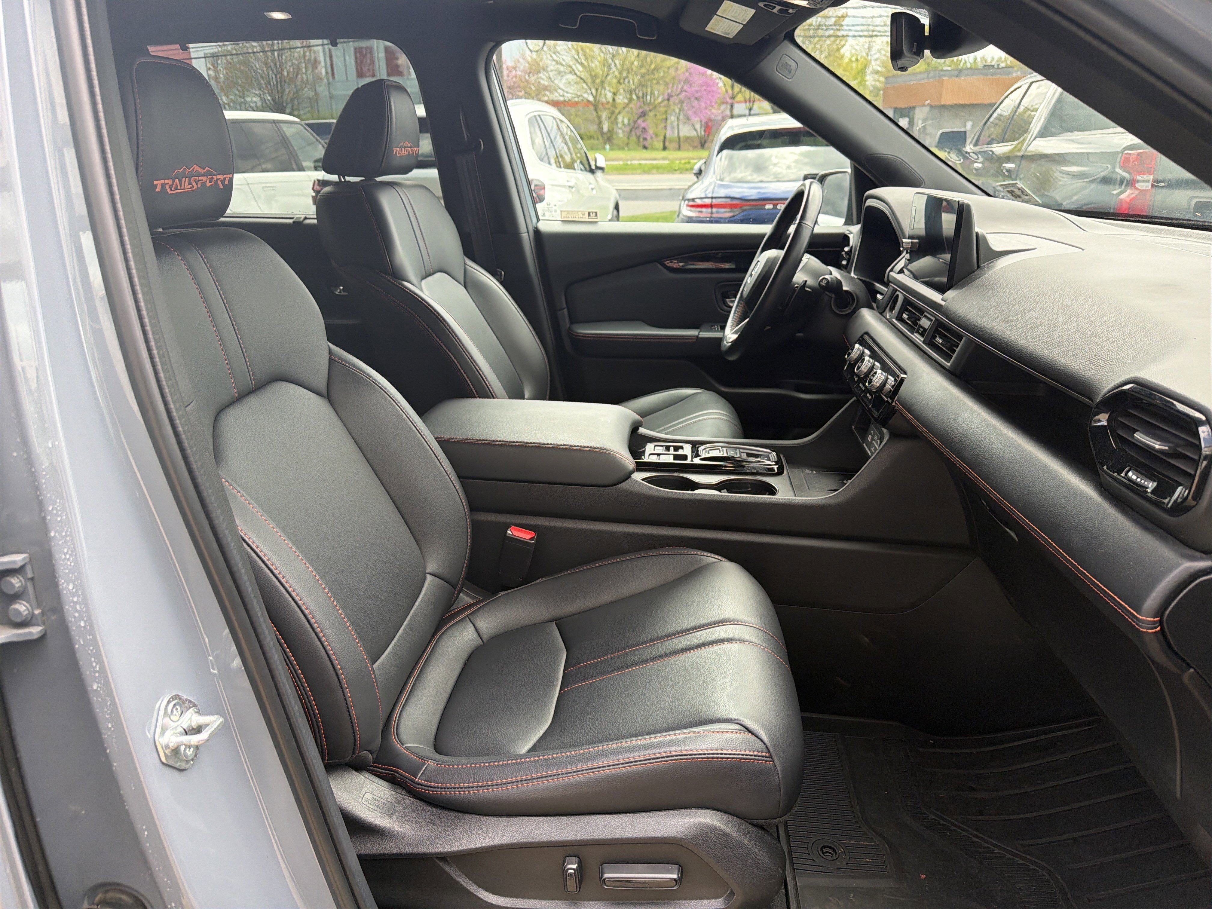 Used 2023 Honda Pilot TrailSport image 2