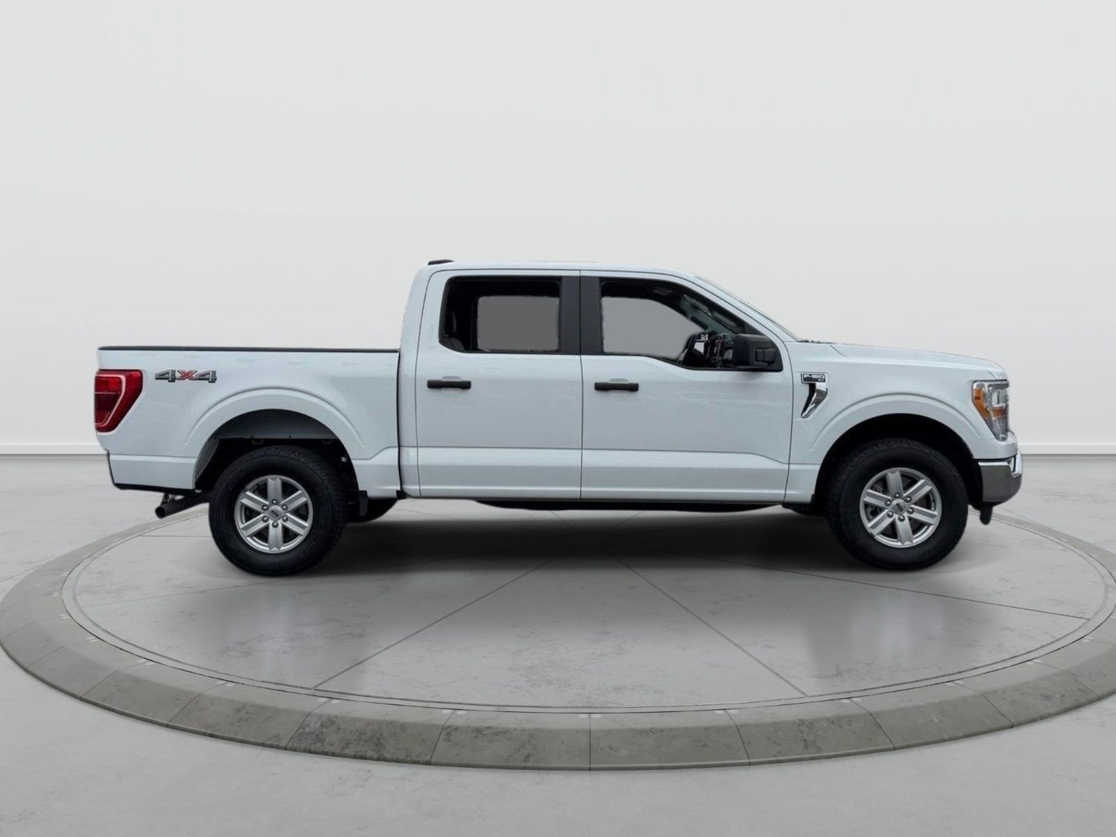Used 2022 Ford F150 XLT w/ Trailer Tow Package image 9