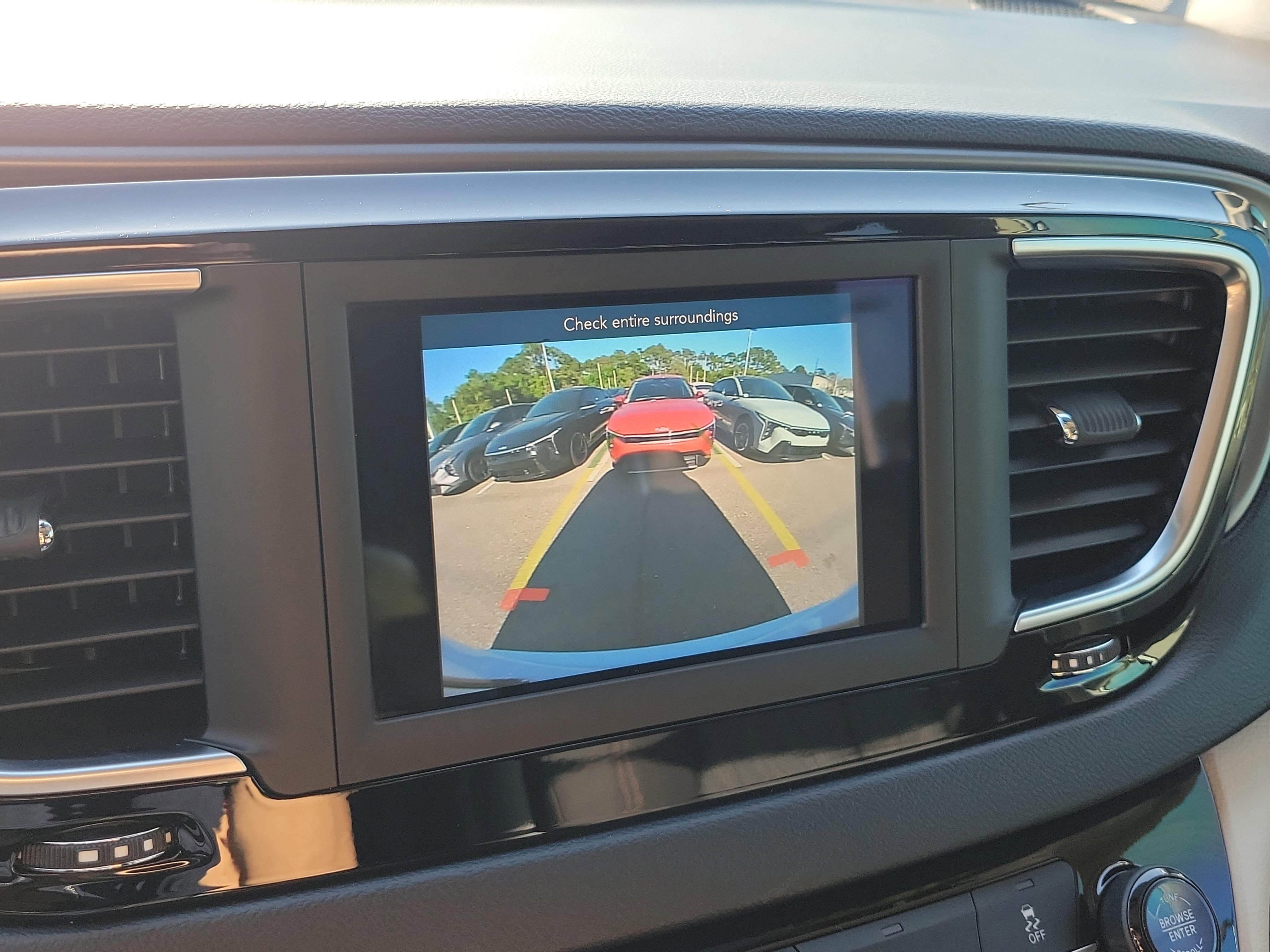 Used 2020 Chrysler Pacifica Touring w/ Cold Weather Group FWD image 33