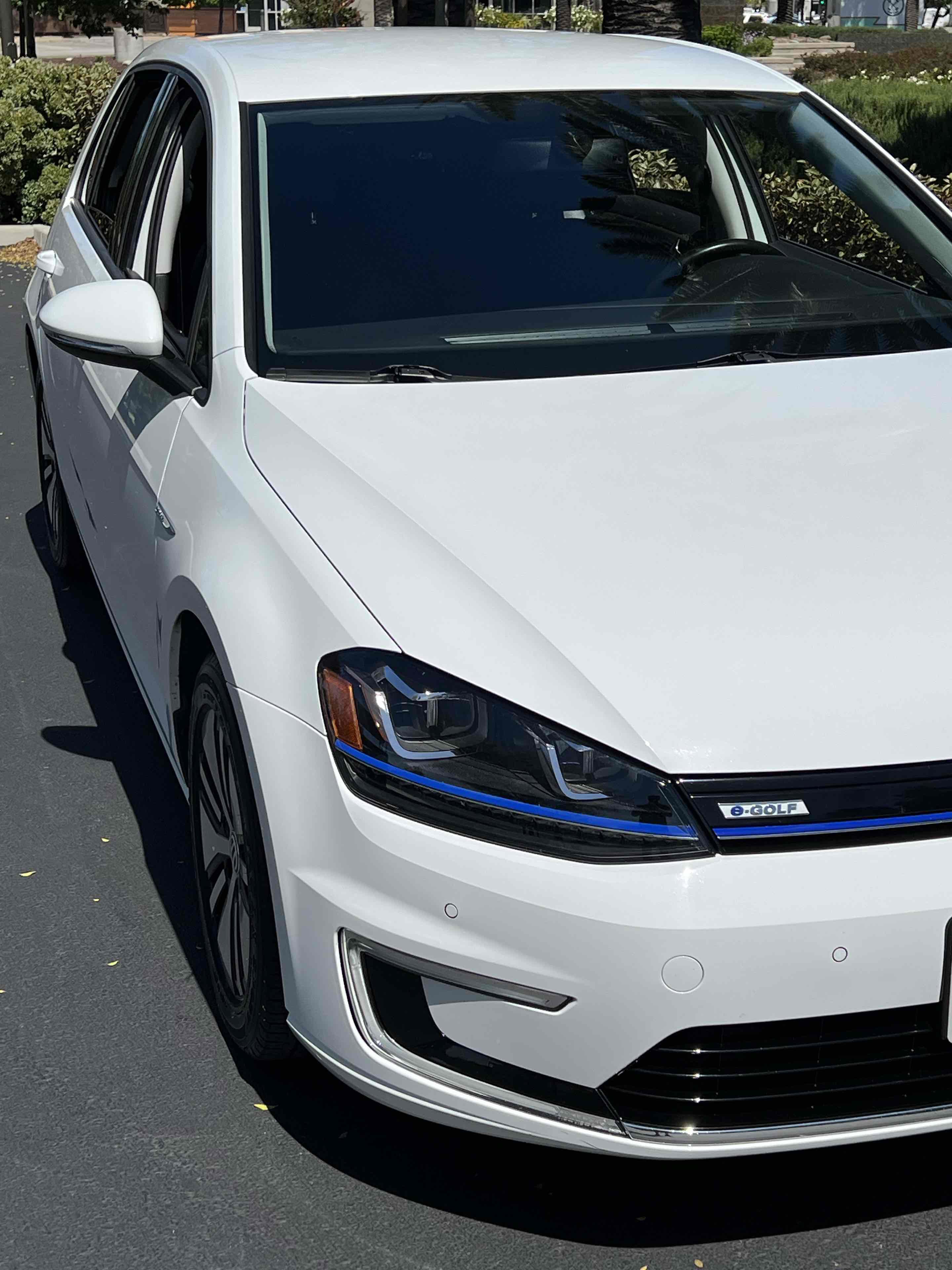 Used 2015 Volkswagen e-Golf SEL Premium FWD image 34