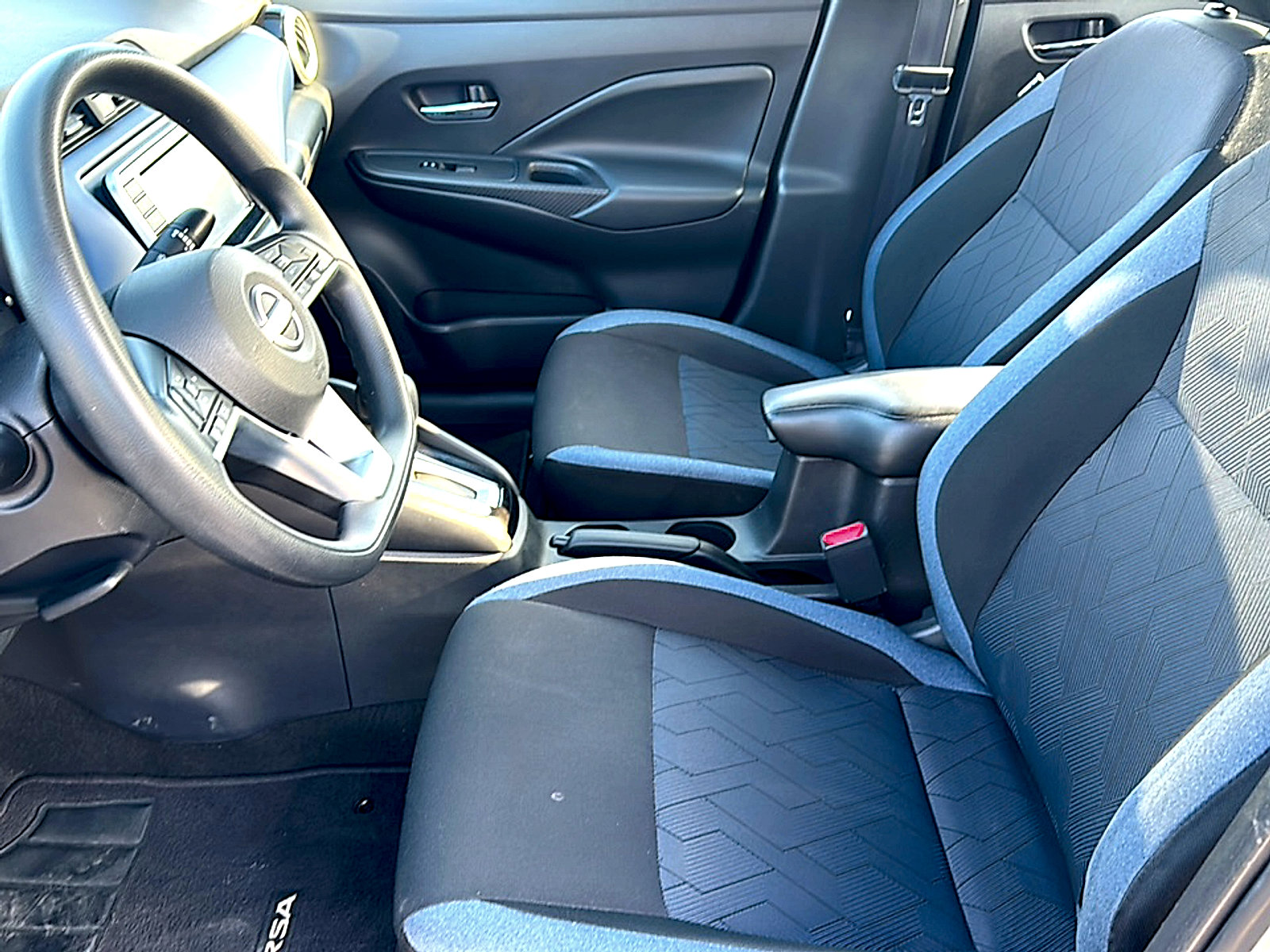 Used 2023 Nissan Versa SV image 13