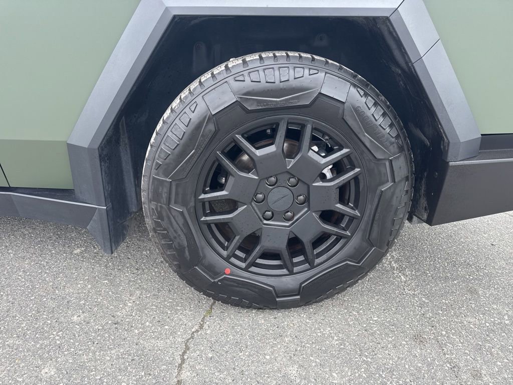Used 2024 Tesla Cybertruck AWD Crew Cab image 32