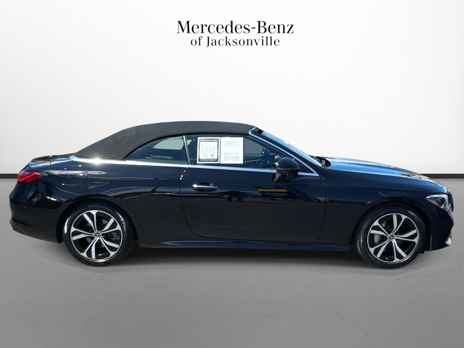 Used 2025 Mercedes-Benz CLE 300 4MATIC Cabriolet image 2