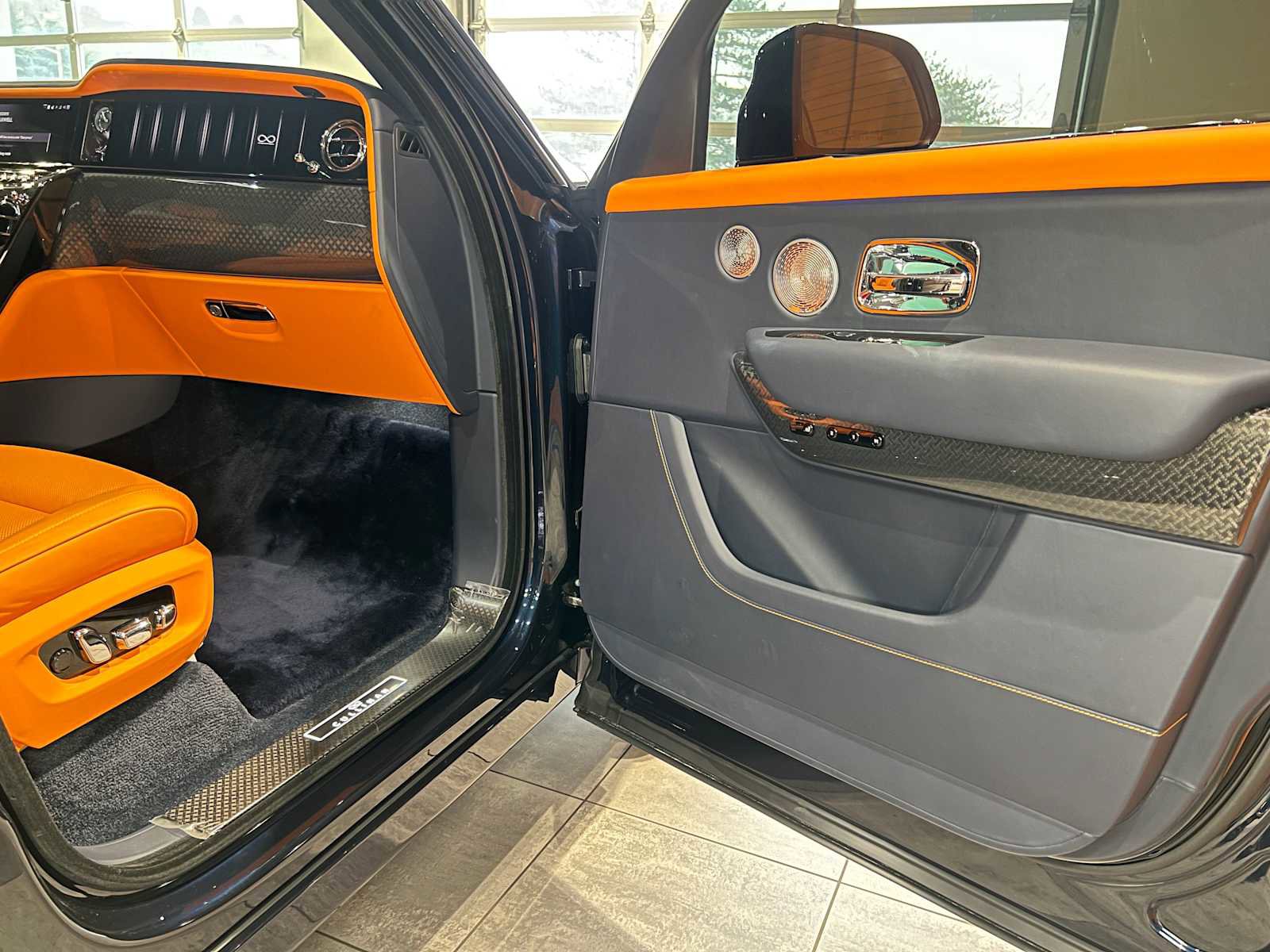 Used 2025 Rolls-Royce Cullinan Black Badge w/ Leather Finishing Pack image 11