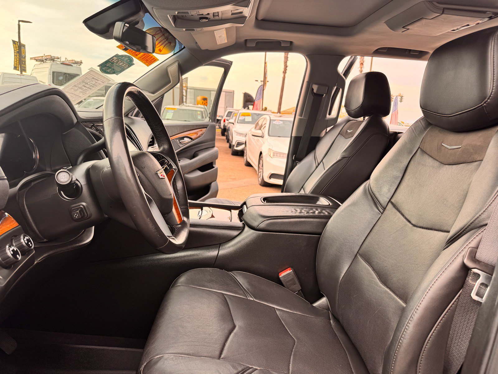 Used 2018 Cadillac Escalade ESV Luxury AWD/4WD image 9