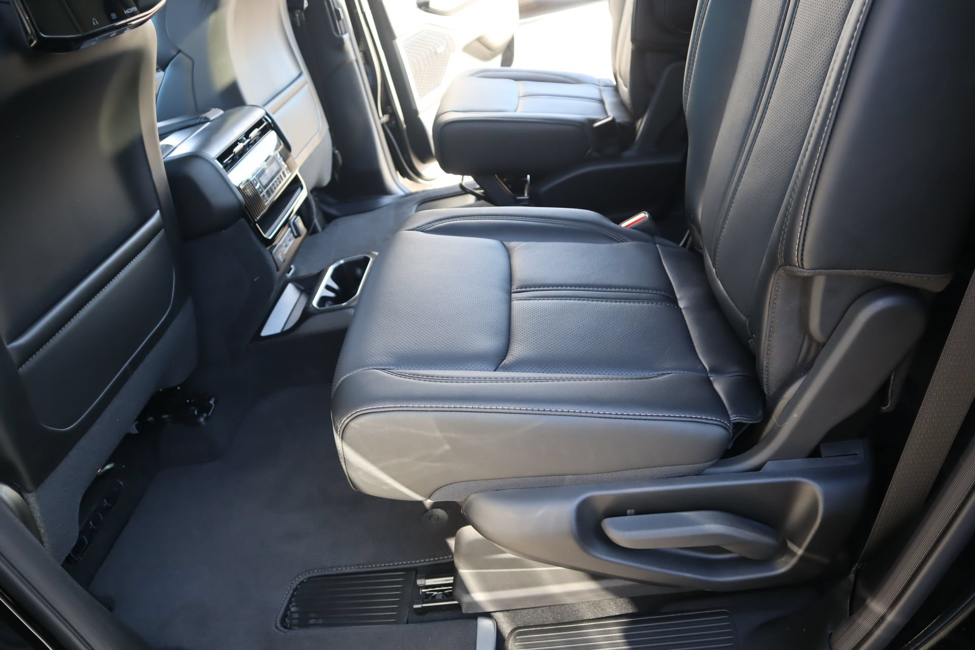 New 2026 Jeep Grand Wagoneer L Limited AWD/4WD image 13