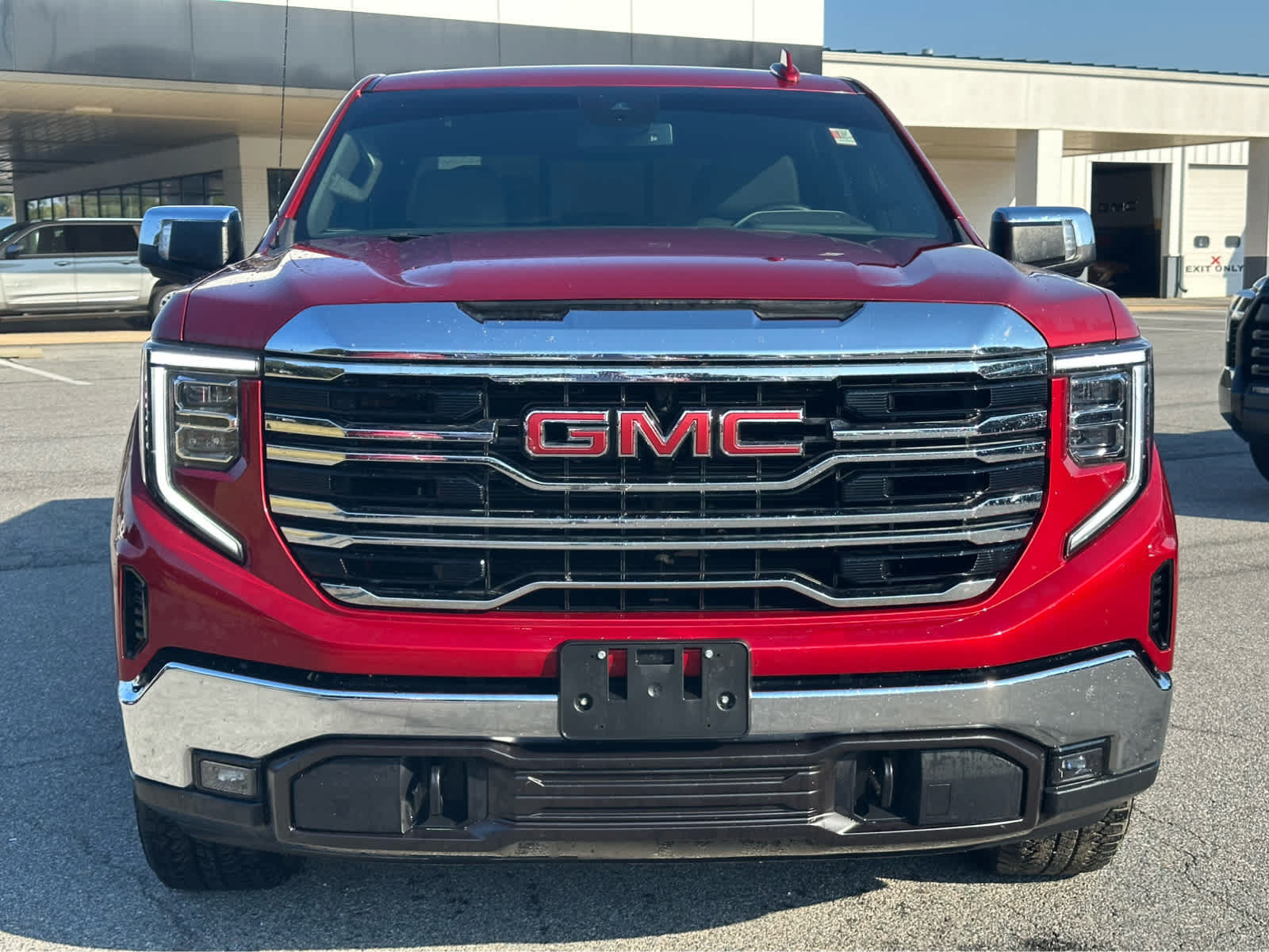 Used 2024 GMC Sierra 1500 SLT w/ SLT Convenience Package AWD/4WD image 4