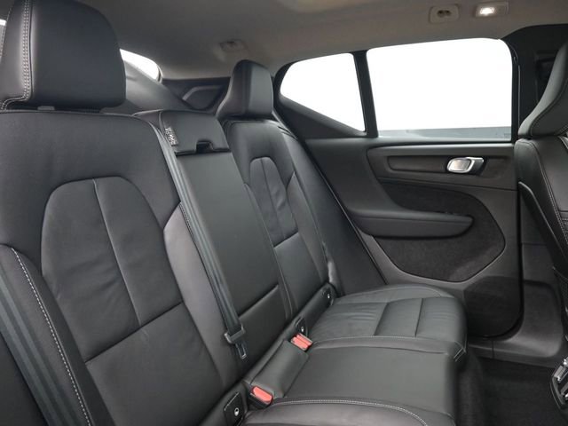 Used 2023 Volvo XC40 B4 Plus w/ Protection Package Premier image 31