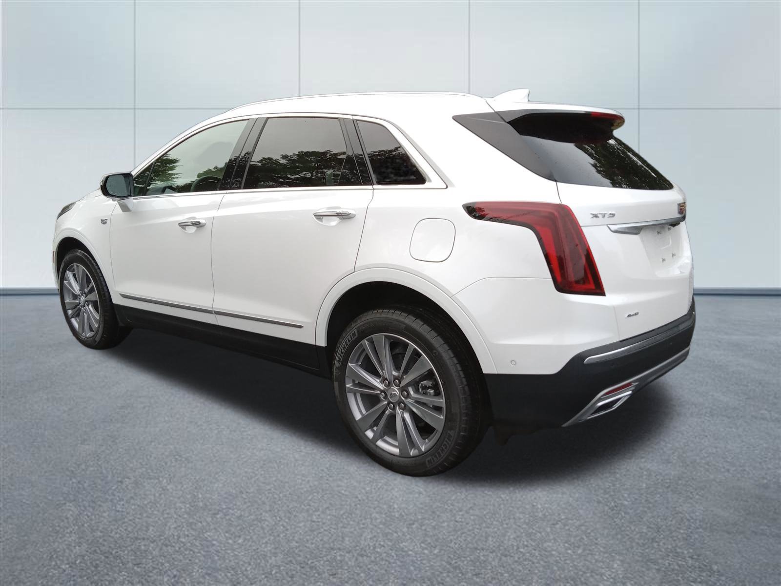 New 2026 Cadillac XT5 Premium Luxury AWD/4WD image 3