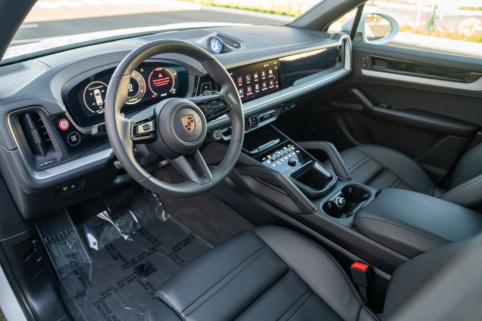 Used 2025 Porsche Cayenne image 4